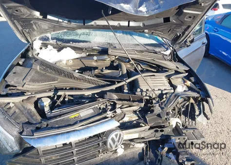 2021 Volkswagen Jetta 1.4T R-Line/1.4T S z USA, uszkodzony, nr VIN 3VWN57BU3MM055641